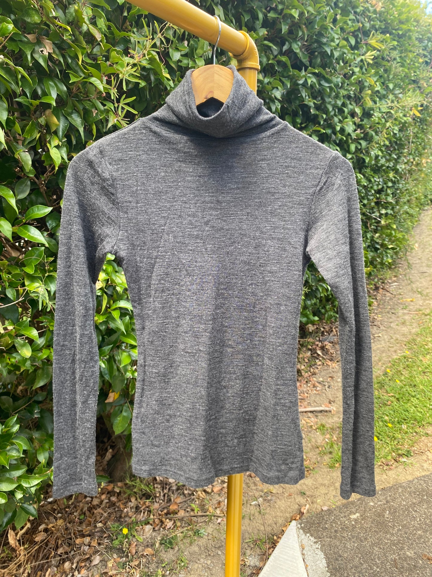 Glassons merino skivvy, size 6-8