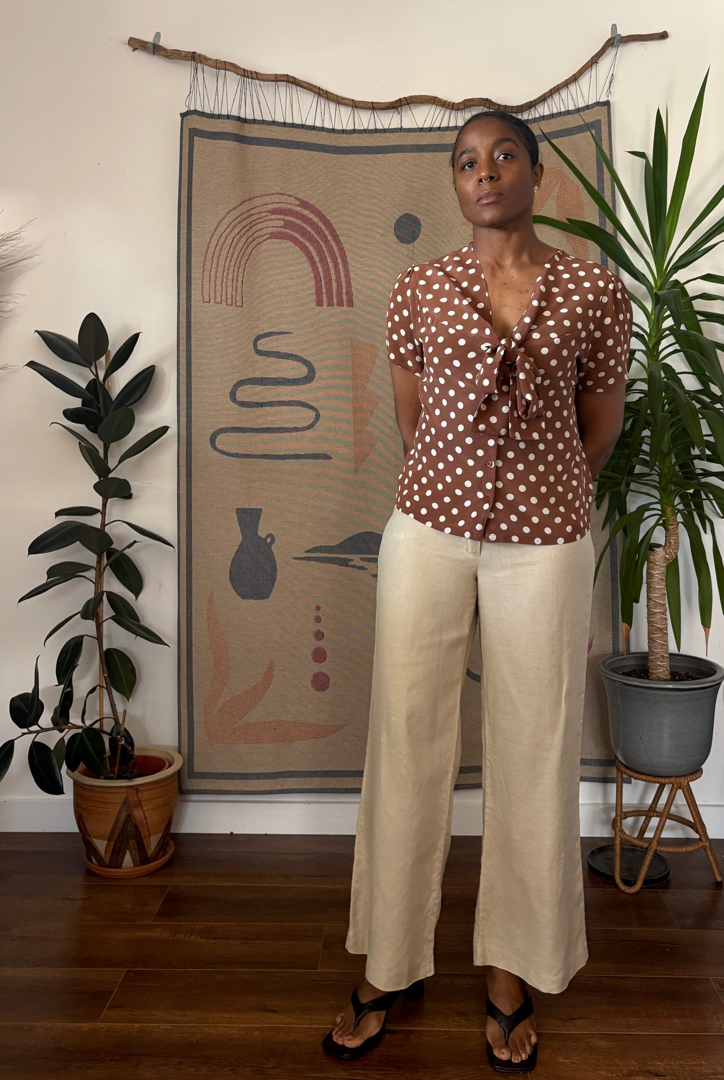 K. Wears linen pants, 8-10