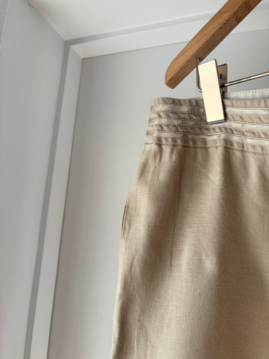 K. Wears linen pants, 8-10