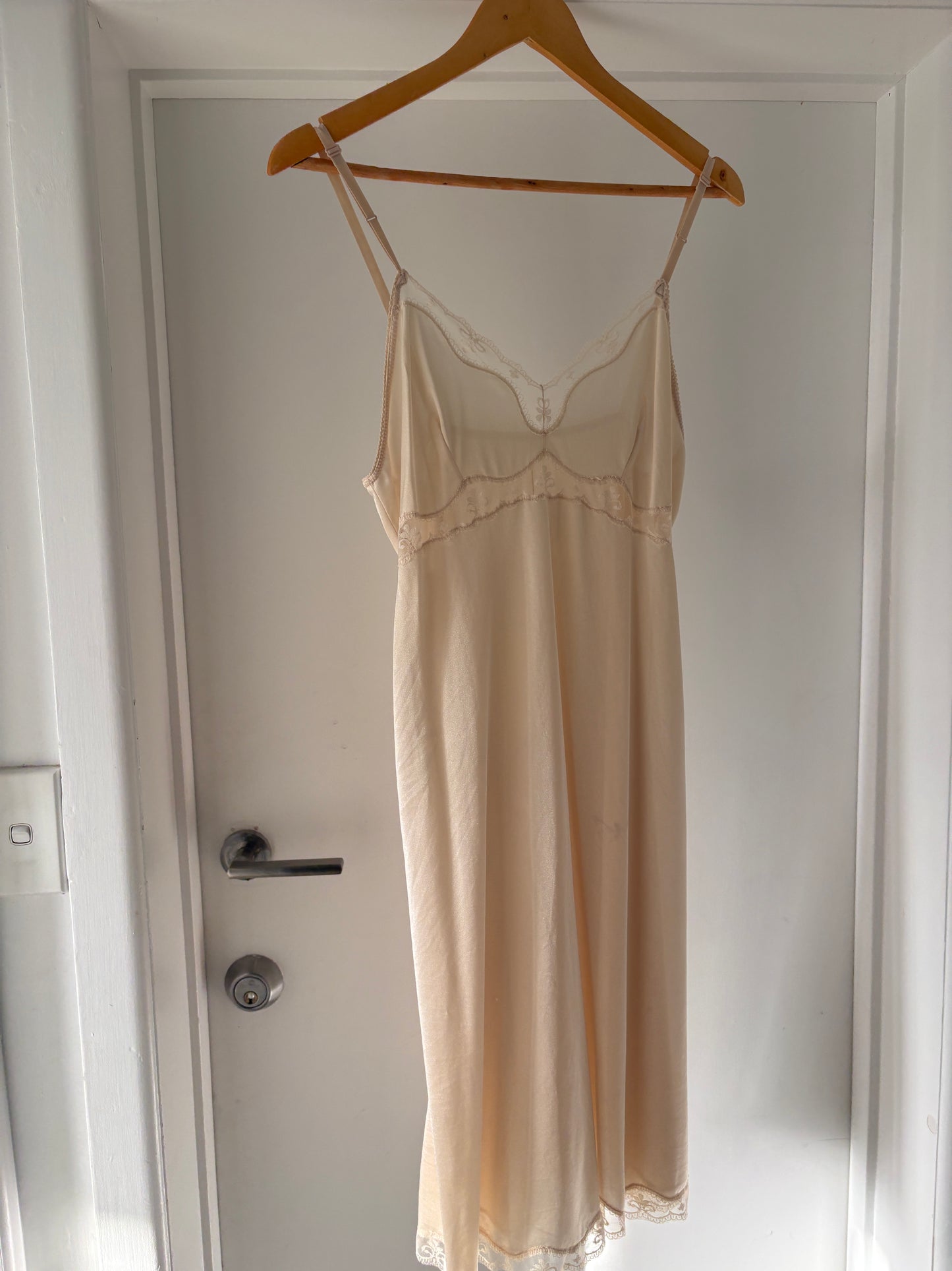 Vintage slip, 10-12