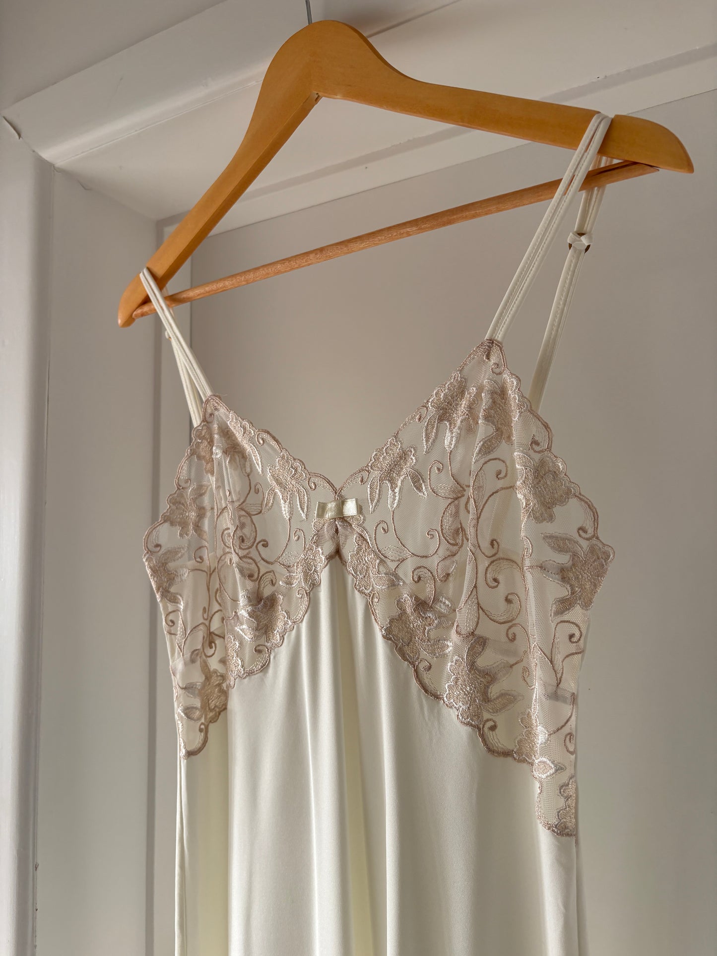 Polyester slip, 10