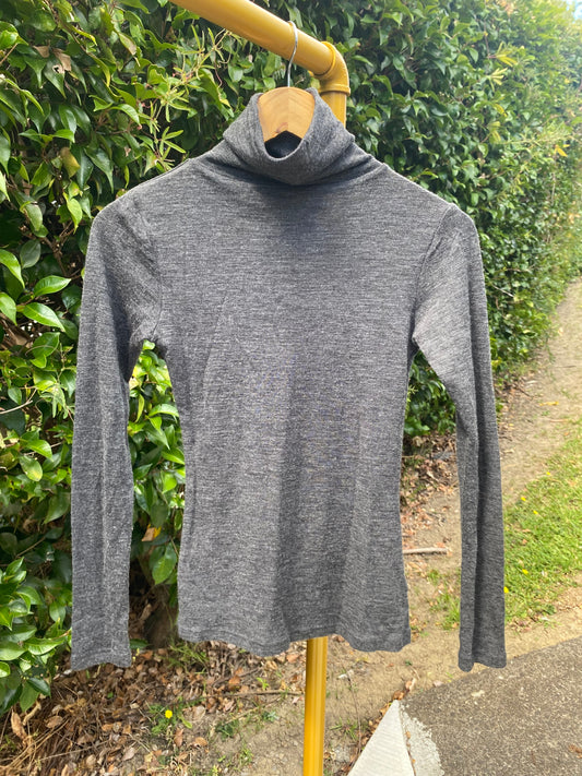 Glassons merino skivvy, size 6-8