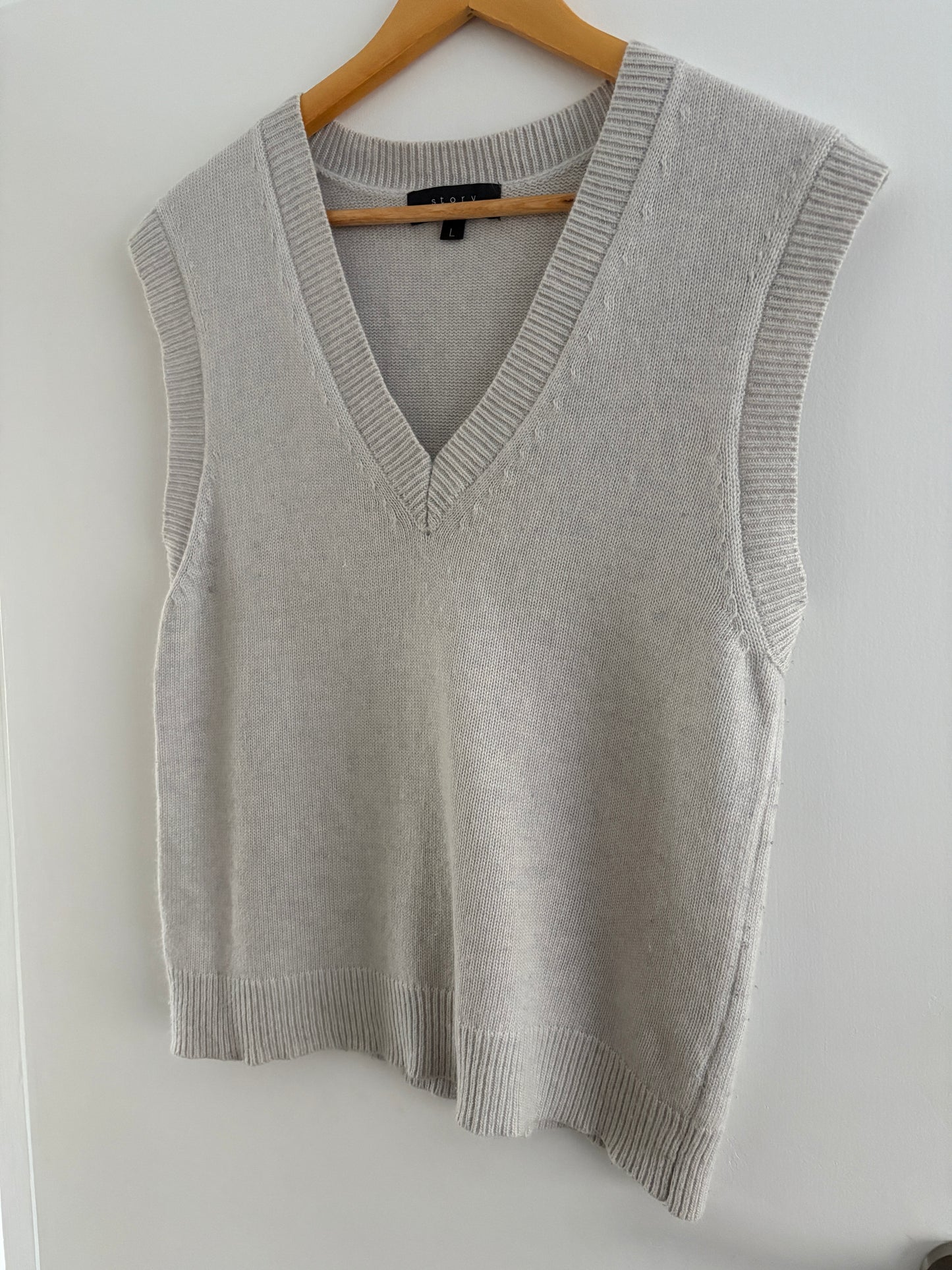 story by Repertoire vest, 8-12